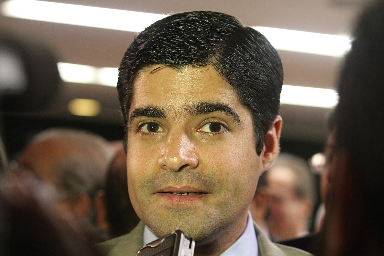 Retrato do político ACM Neto em close