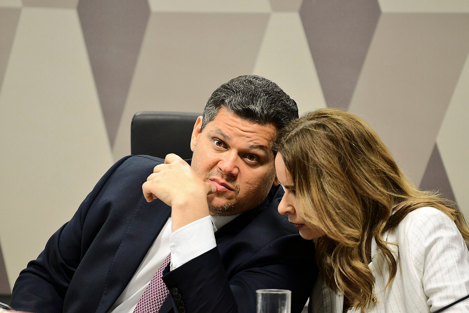 O senador Davi Alcolumbre durante reunião de comissão no Senado Federal