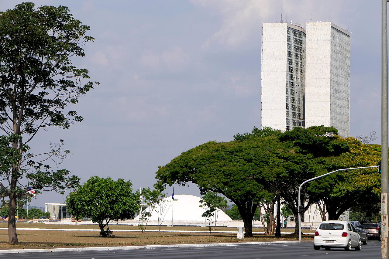 Edifício do Congresso Nacional, em Brasília, visto do Eixo Monumental