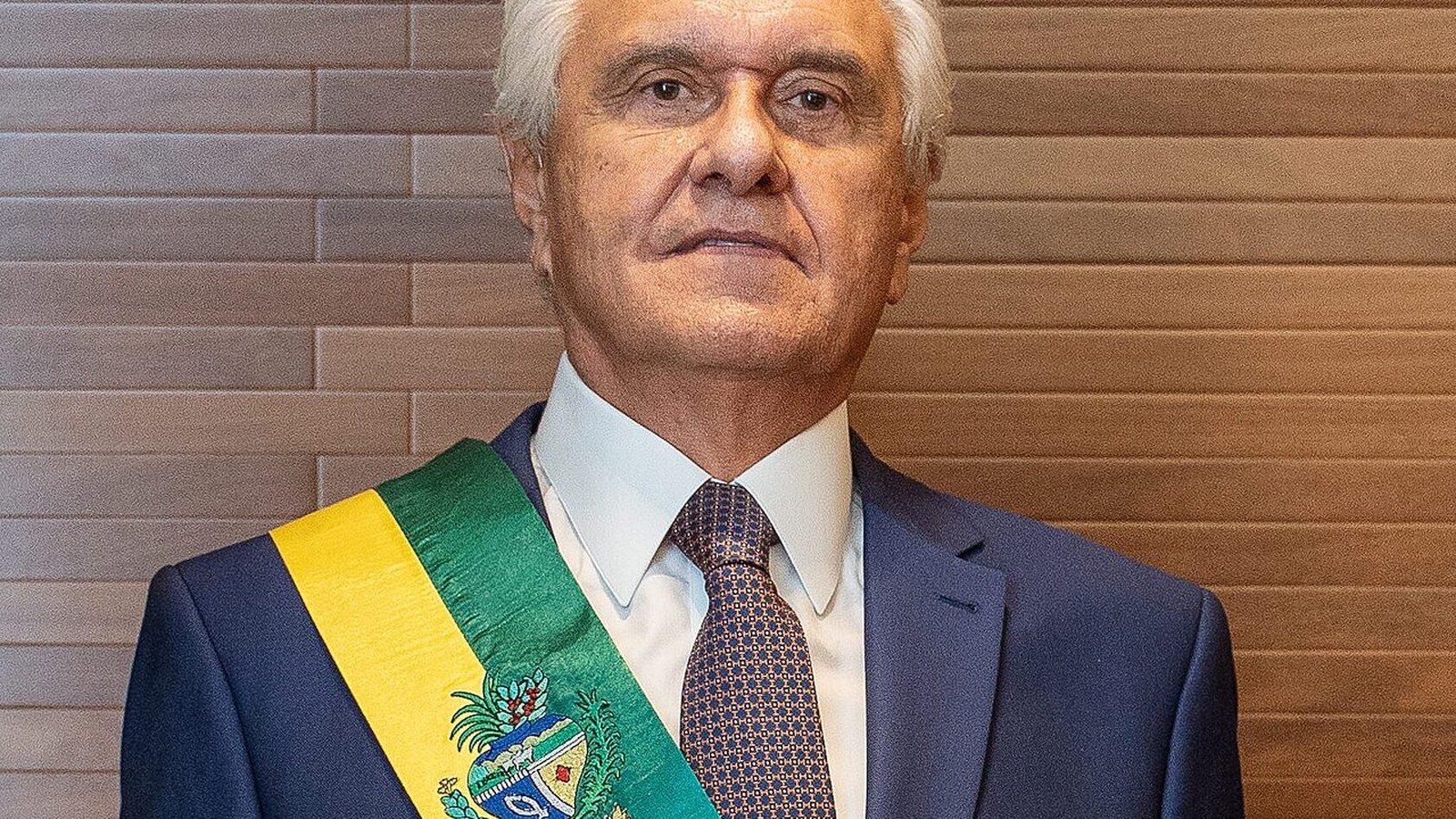 O governador de Goias, Ronaldo Caiado, com a faixa oficial do governo estadual