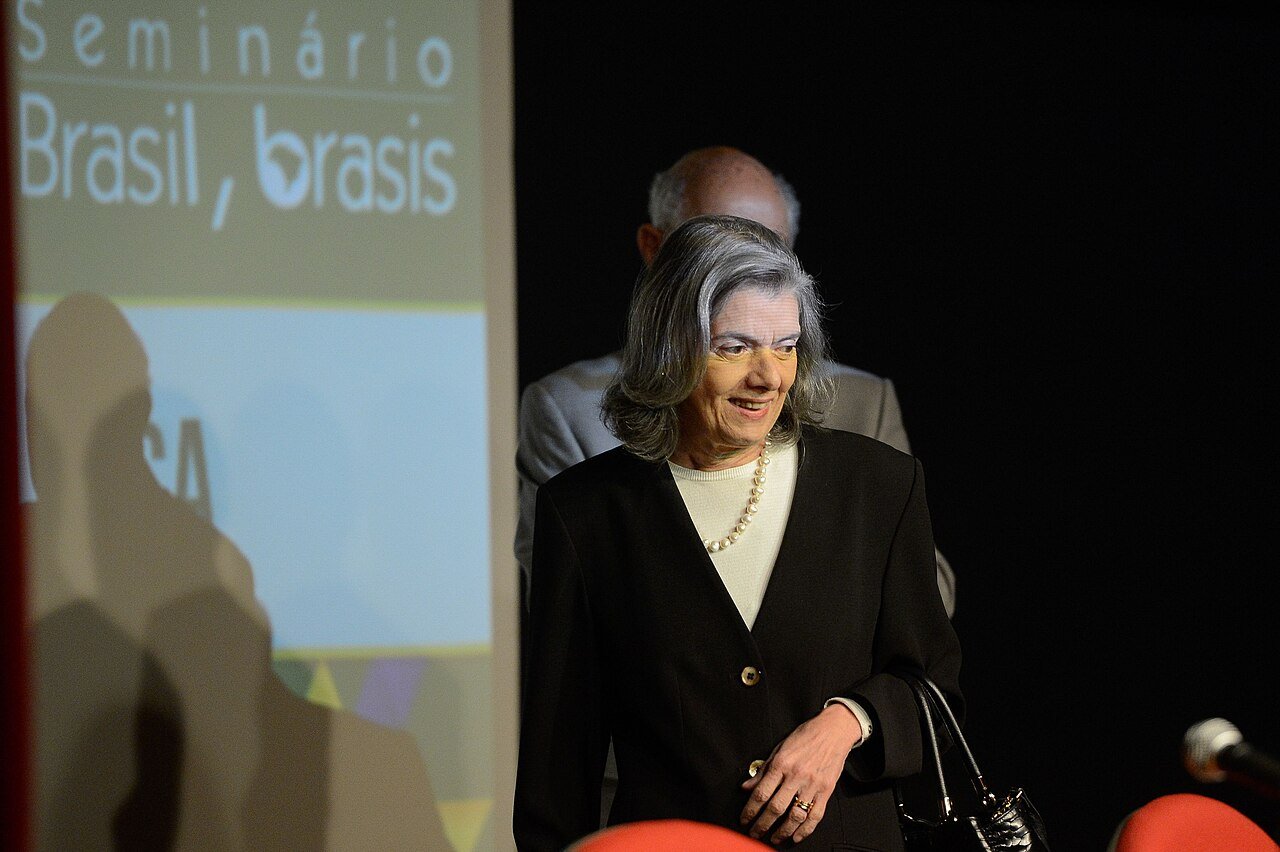 A ministra do STF Cármen Lúcia em evento público