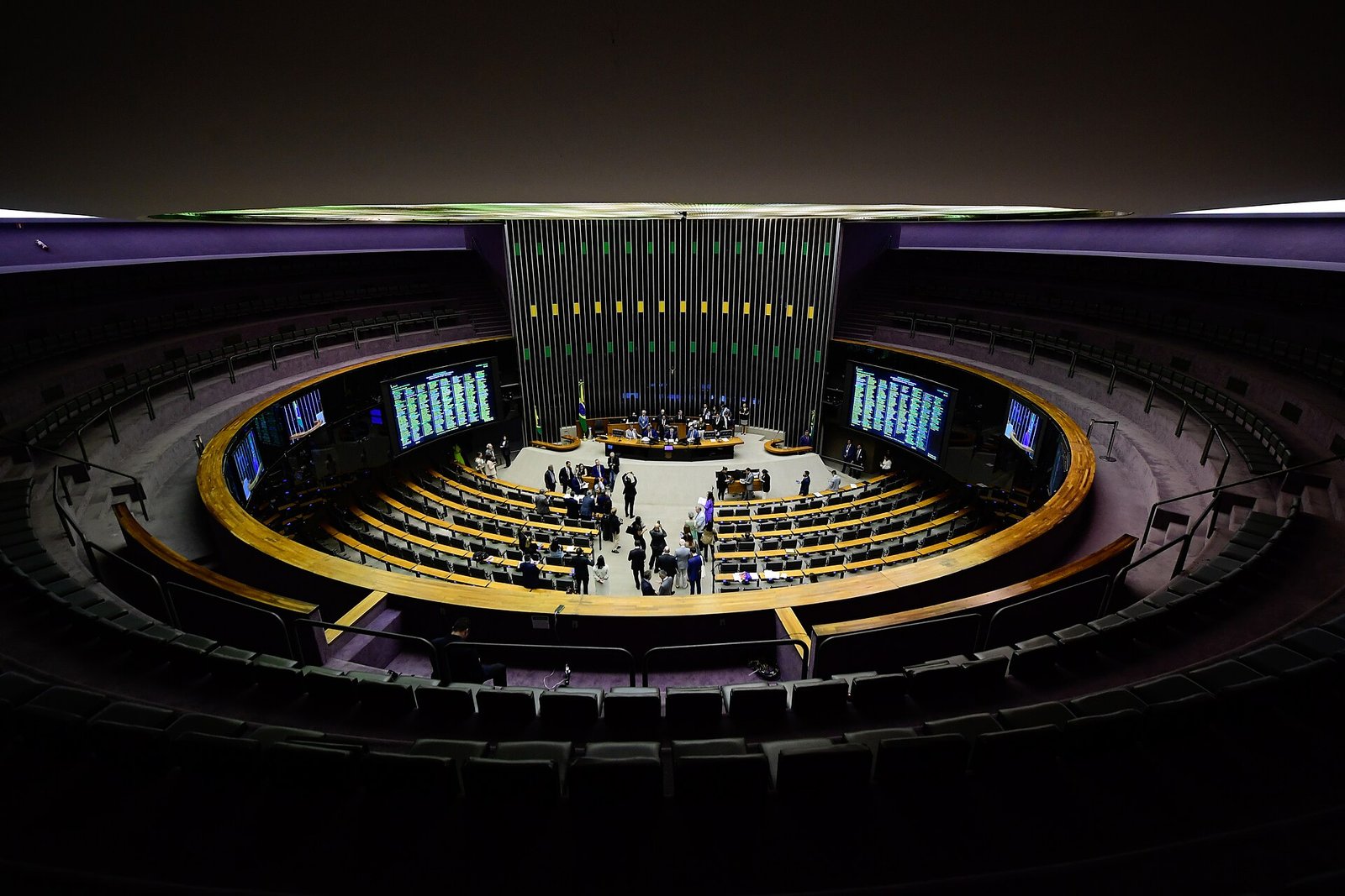 Vista geral do plenário da Câmara dos Deputados durante sessão do Congresso Nacional