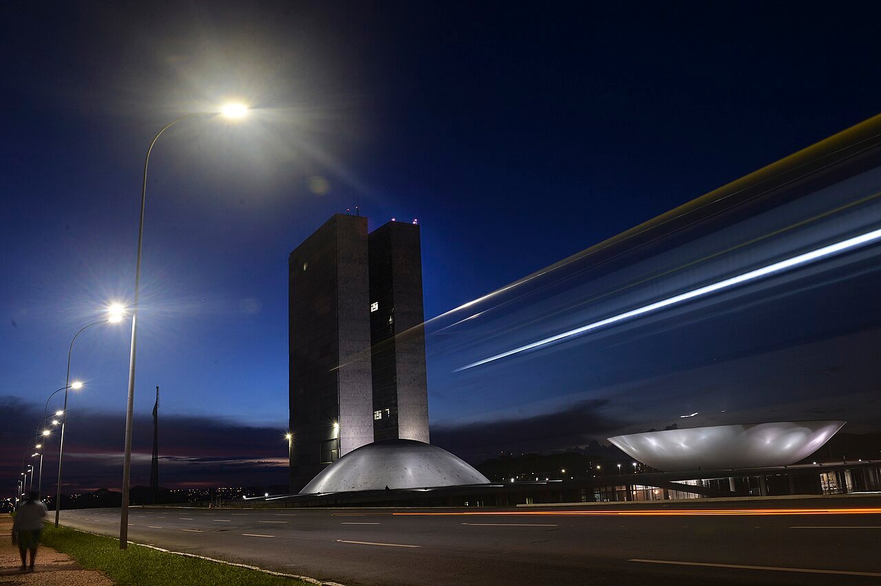 Fachada do Congresso Nacional, em Brasília, ao fim da tarde