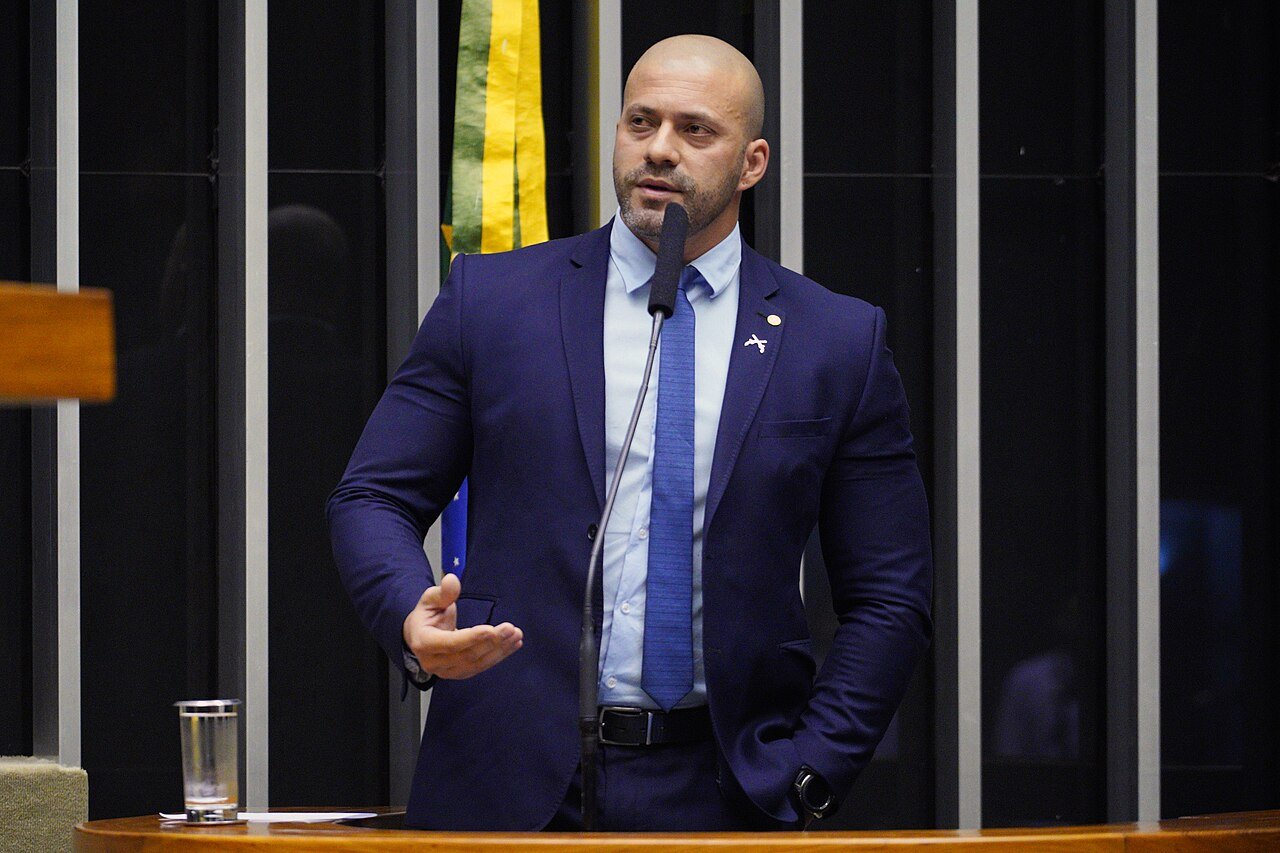 O ex-deputado federal Daniel Silveira discursa na tribuna da Câmara dos Deputados