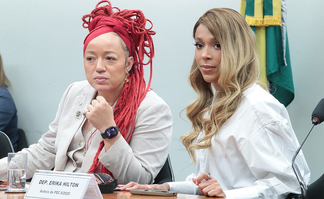 A deputada Erika Hilton em reunião da comissão especial sobre o fim da escala 6x1, na Câmara, em maio de 2026
