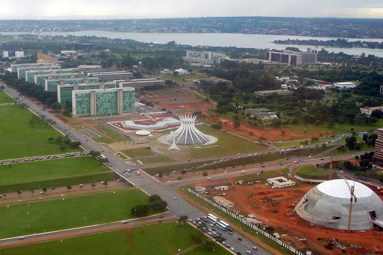 Vista aérea da Esplanada dos Ministérios, em Brasília, com os blocos dos ministérios enfileirados