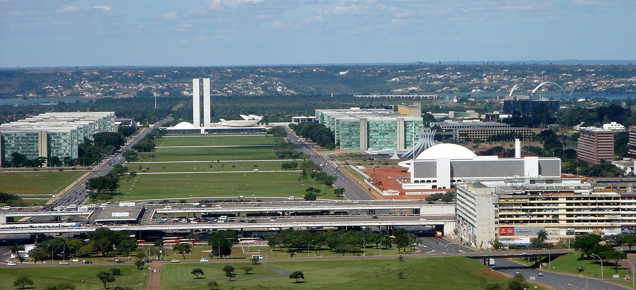 Vista aérea da Esplanada dos Ministérios, em Brasília, com o Congresso Nacional ao fundo