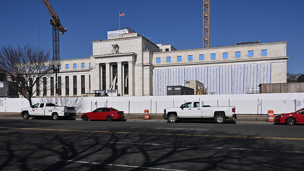 Fachada do edificio Marriner S. Eccles, sede do Federal Reserve, em Washington