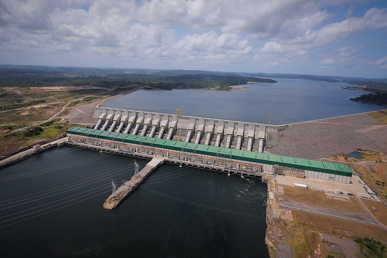 Vista aérea da casa de força e do vertedouro da Usina Hidrelétrica de Belo Monte, no Rio Xingu, em foto de 2021