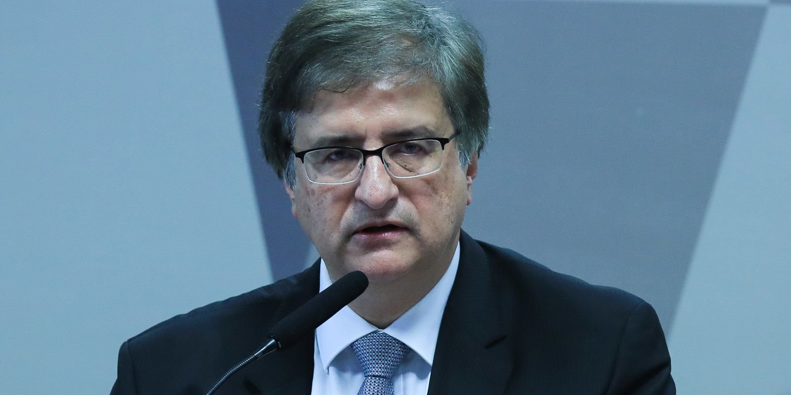 O procurador-geral da República, Paulo Gonet, fala ao microfone