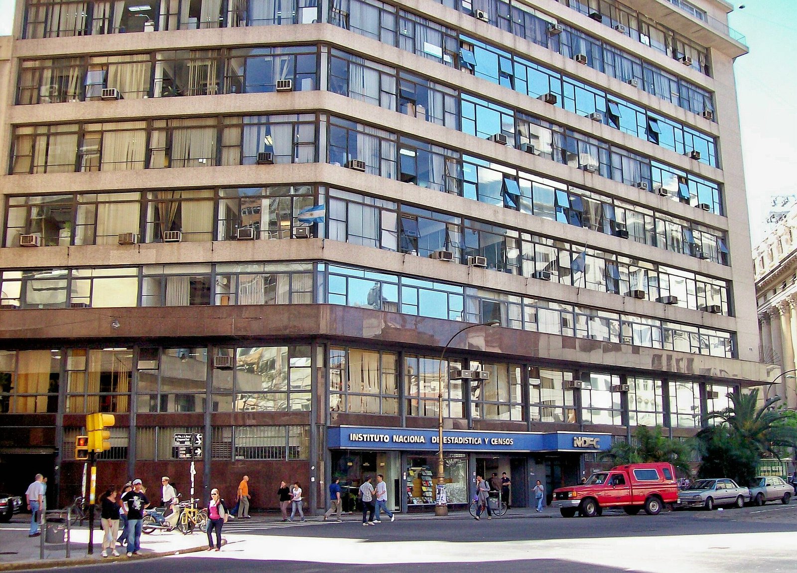 Fachada do predio do Indec, em Buenos Aires, com o letreiro Instituto Nacional de Estadistica y Censos
