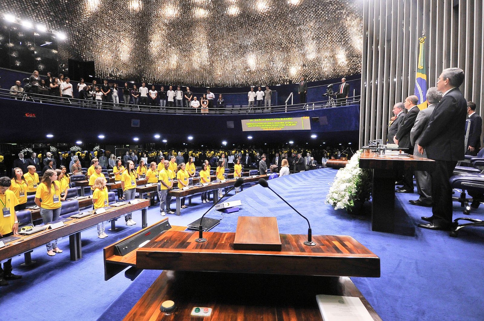 Estudantes do programa Jovem Senador em edição anterior, no Plenário do Senado Federal