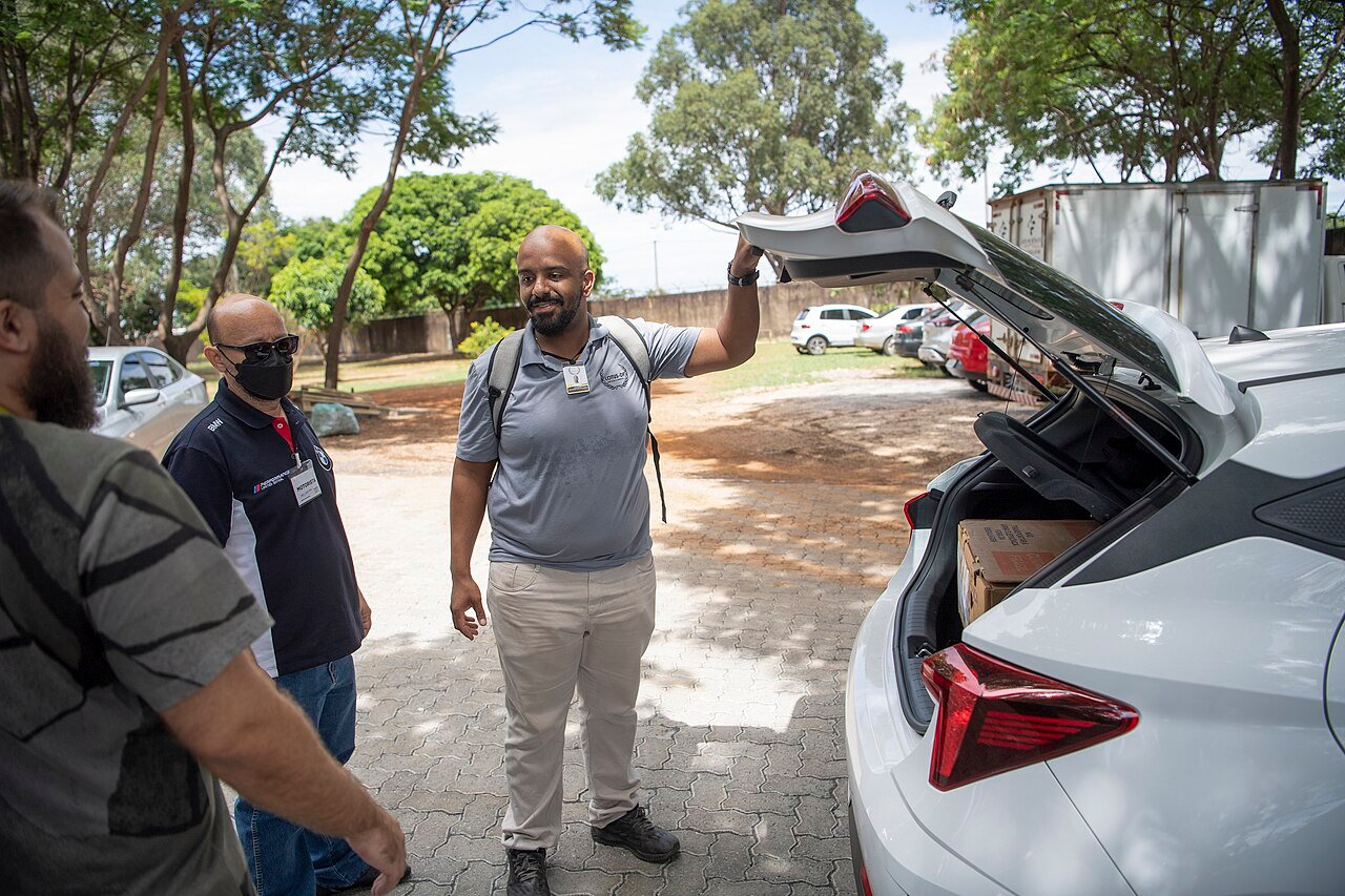 Servidores da Justiça Eleitoral fazem a logística de urnas eletrônicas