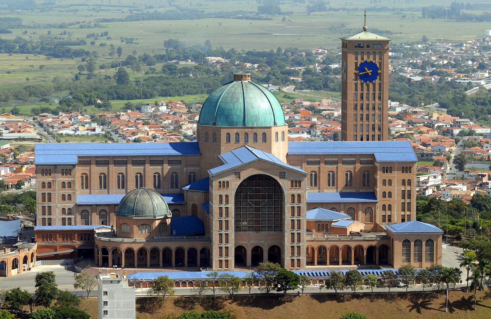 Vista aérea da Basílica do Santuário Nacional de Nossa Senhora Aparecida, em Aparecida (SP)