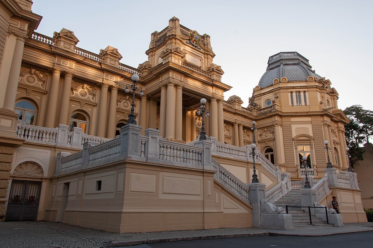 Fachada do Palacio Guanabara, sede do governo do Rio de Janeiro, ao entardecer
