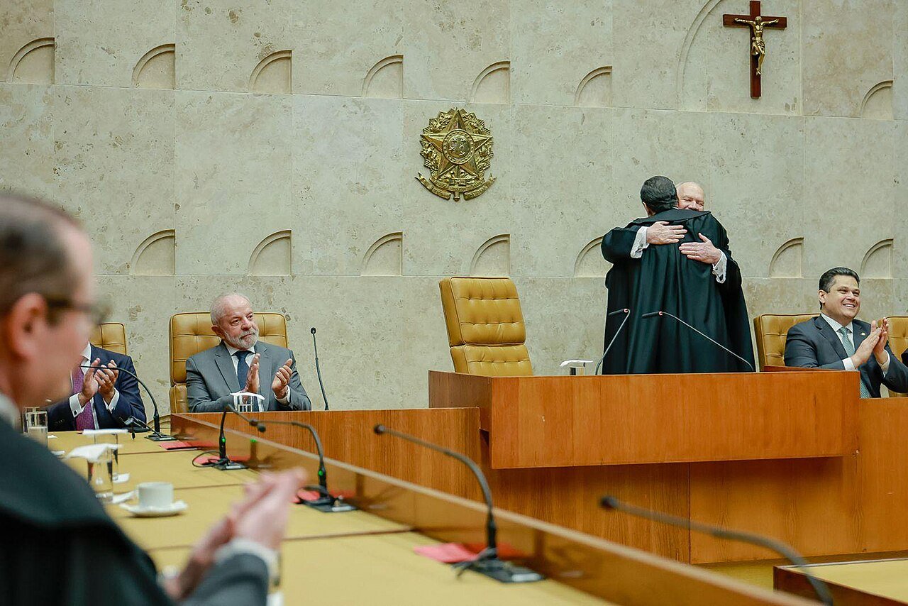 Plenário do Supremo Tribunal Federal durante sessão solene, com ministros e autoridades