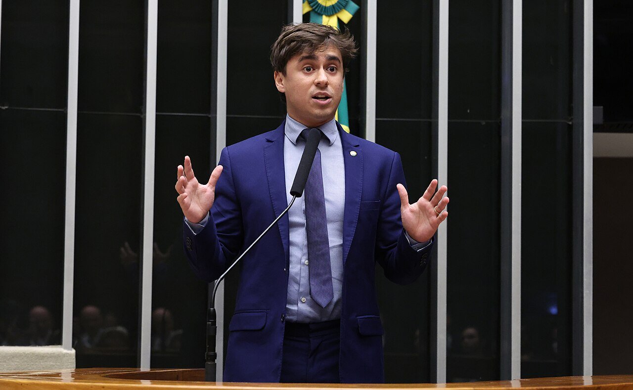 O deputado Nikolas Ferreira discursa na tribuna do Plenário da Câmara, em foto de arquivo de julho de 2026