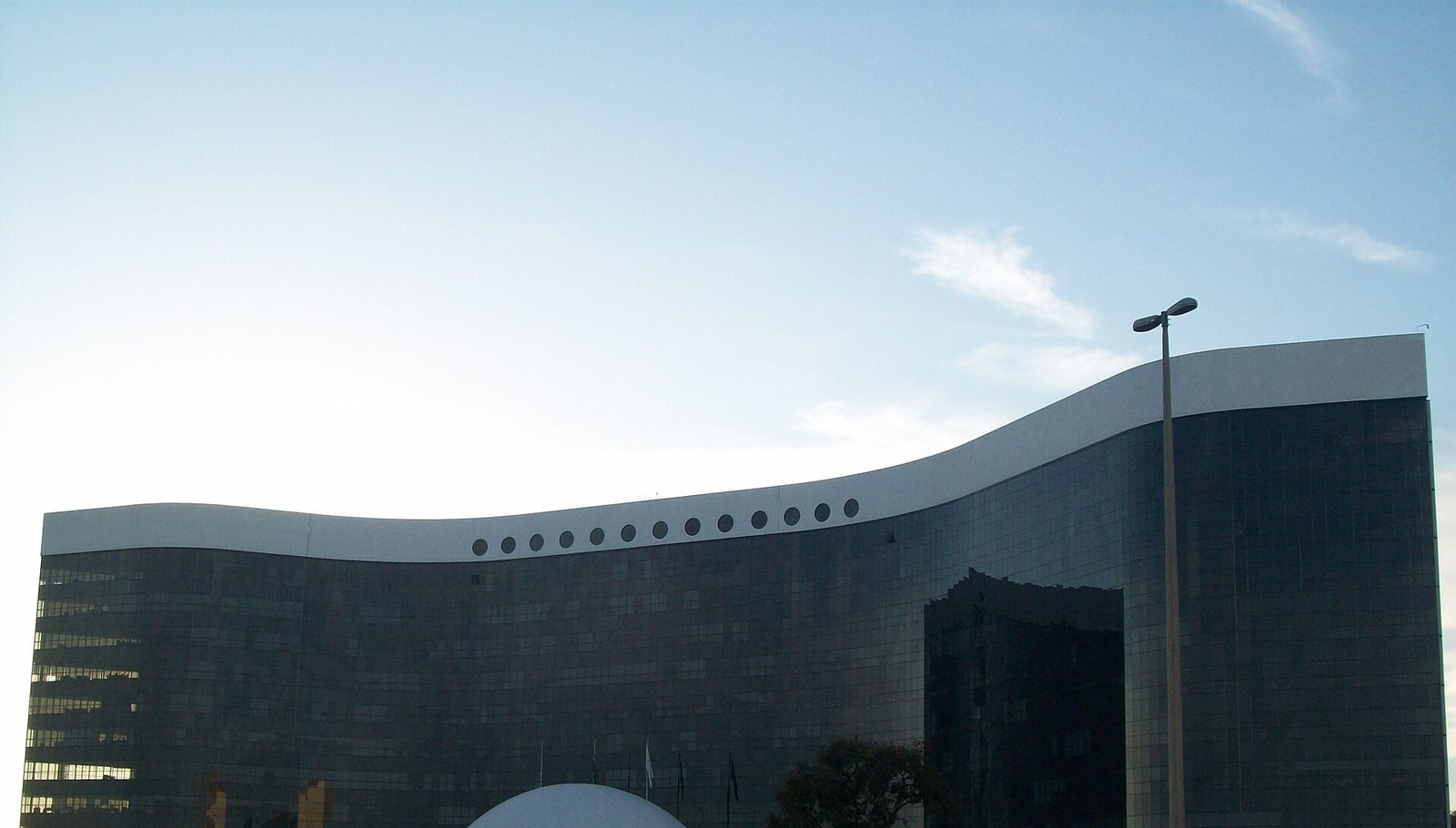 Fachada da sede do Tribunal Superior Eleitoral, em Brasília